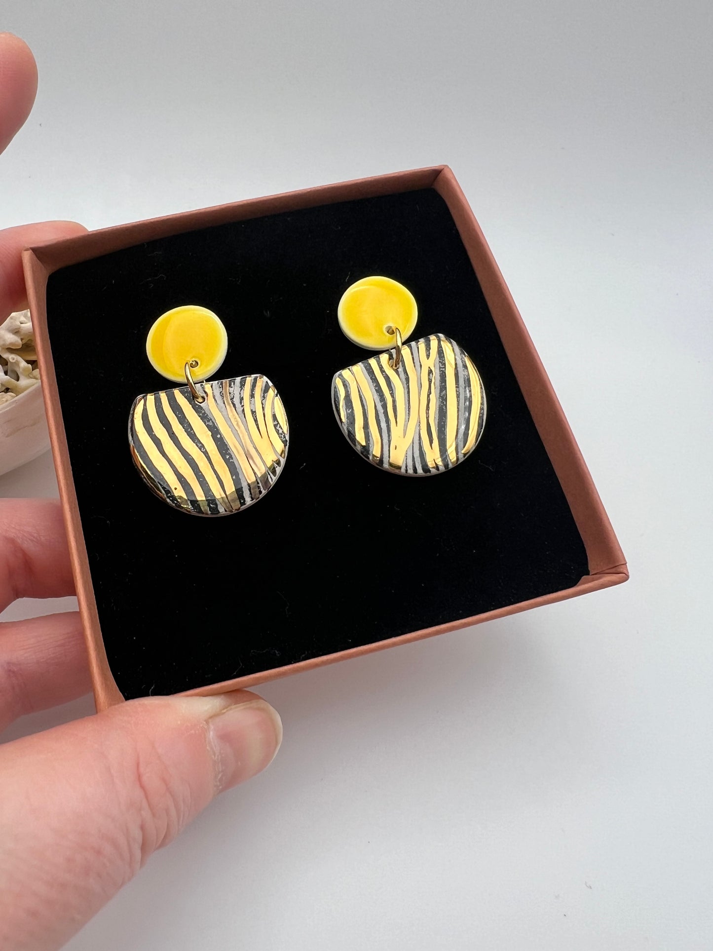 Cré Ór Beag Earring - Black wavy print, Yellow & 24 Carat Gold