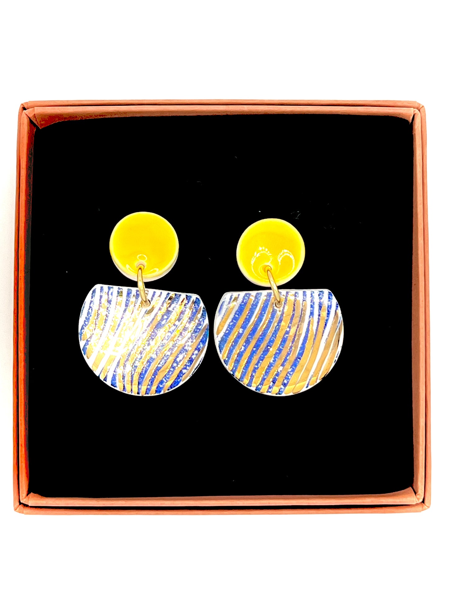 Cré Ór Beag Earring - Navy wavy print, yellow & 24 Carat Gold