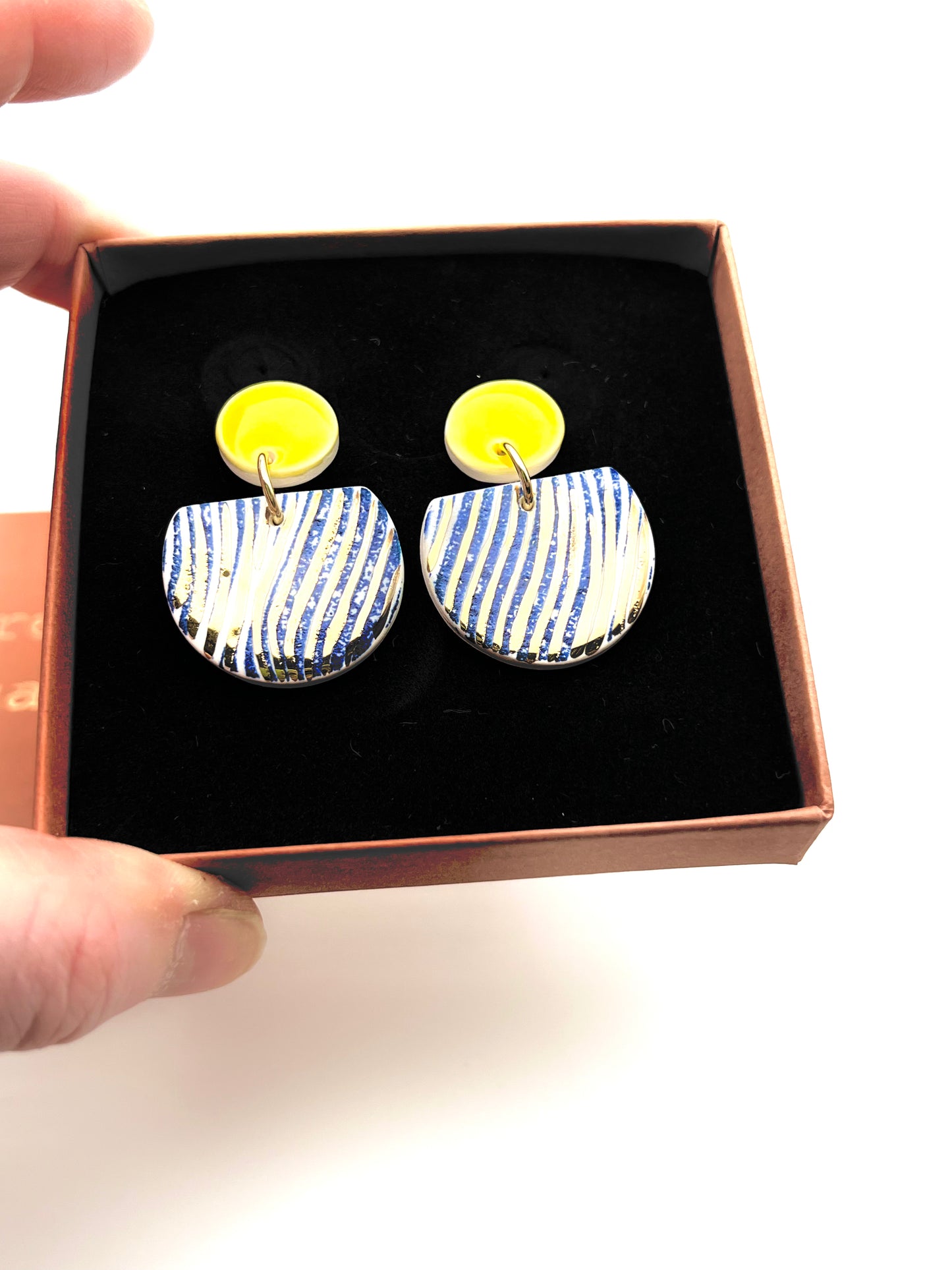 Cré Ór Beag Earring - Navy wavy print, yellow & 24 Carat Gold